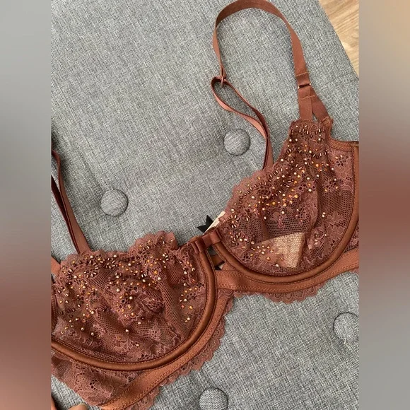 BNWT Designer Collection Victoria’s Secret Lace and Beaded Unlined Bra - Picture 2 of 6